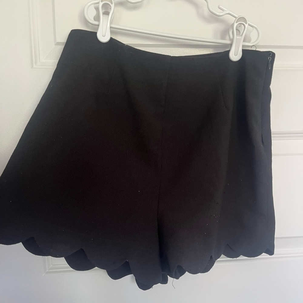 Monteau Scalloped Shorts